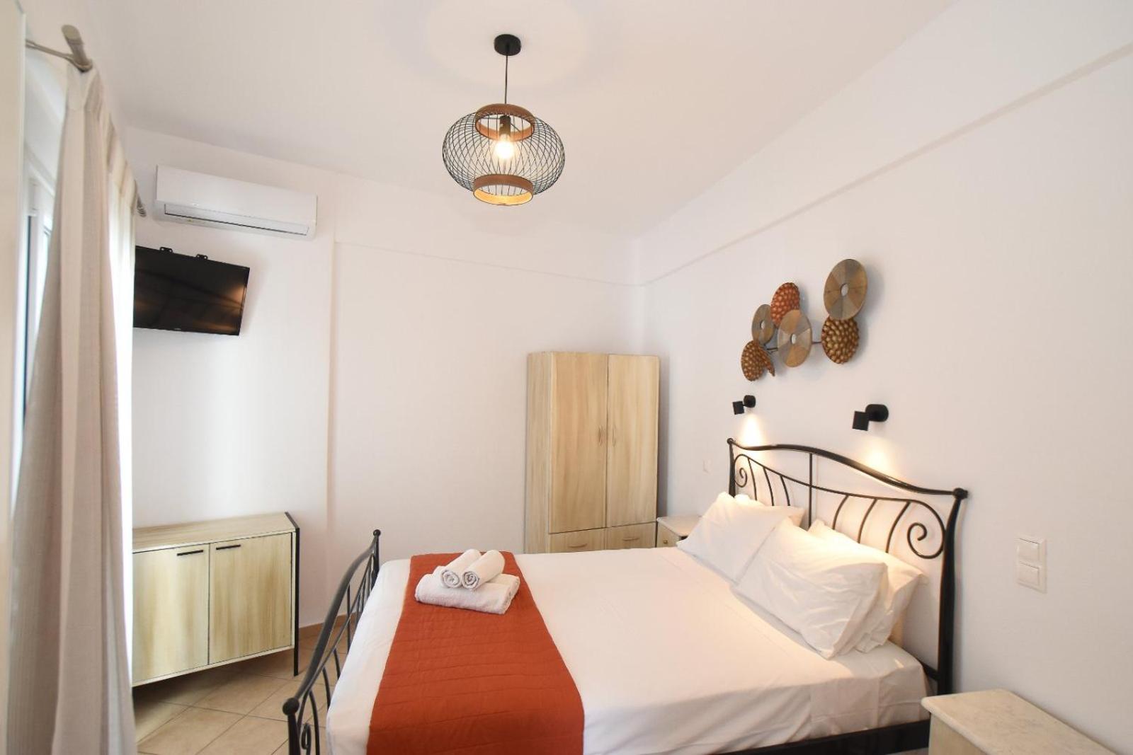 Celeste Apartments Ornos  Oda fotoğraf